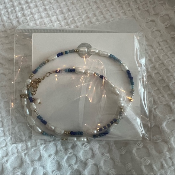 Women’s pearl choker with gold clasps. Never worn. In excellent condition. - Picture 1 of 3